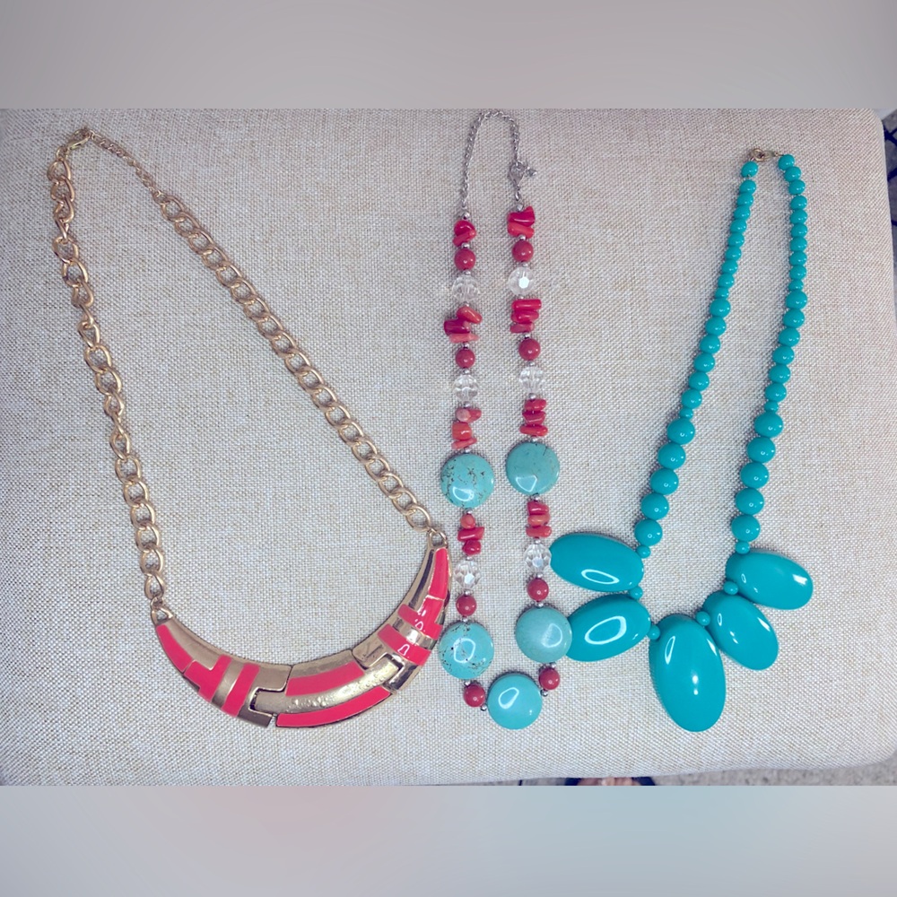 3 Necklaces. Teal/orange. Vintage look. Gold/ silver.